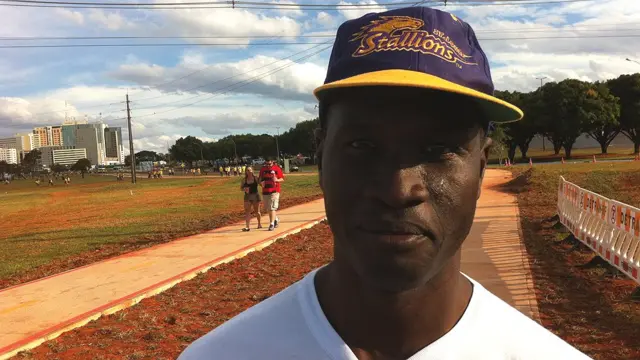 Ale Fall Sow, kutoka Senegal ni mhadhiri katika chuo kikuu Brasilia. '' Nimeishi nchini Brazil kwa miaka 26. Nilikuja hapa kwa mara ya kwanza kama mwanafunzi. Mke wangu na watoto wangu ni wa-Brazil. Wanapenda Afrika na wao huenda huko kwa likizo mara kwa mara. 