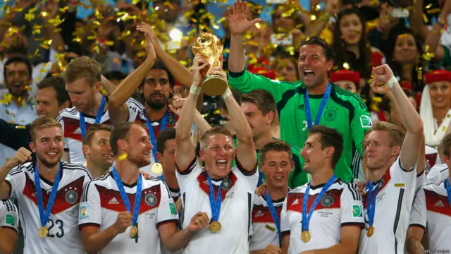 ဂျာမနီက အာဂျင်တီးနားကို အချိန်ပိုမှာ သွင်းတဲ့ ဂိုးနဲ့ အနိုင်ရခဲ့ပြီး ဂျာမနီအတွက် ၄ ကြိမ်မြောက် ကမ္ဘာ့ဖလားကို ဆွတ်ခူးခဲ့