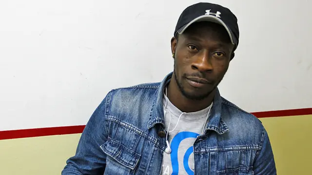 Lacine Sanogo kutoka Ivory Coast anasema: "nilikuja hapa kucheza soka. Lakini maisha hapa ni magumu hasa kwetu raia wa kigeni. Hatupewi nafasi za kutosha, Nimekuwa nikicheza katika ligi ya daraja ya pili lakini hivi karibuni nilipata jeraha la goti. Ambavyo soka inachezwa Afrika ni tofauti sana na inavyochezwa hapa. Nimejifunza mambo mengi. ''
