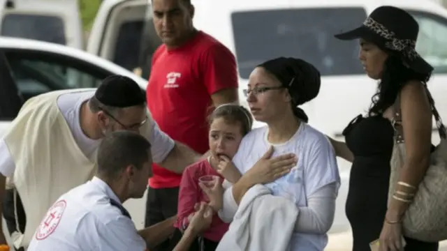 أصوات صافرات الإنذار، والصواريخ يتعرض لها السكان في إسرائيل في الشمال والجنوب.