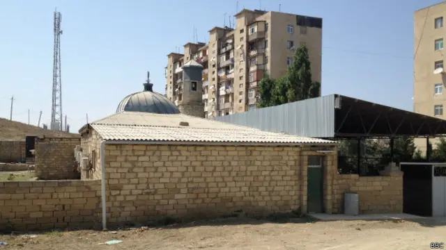 Мечеть в пригородах Баку