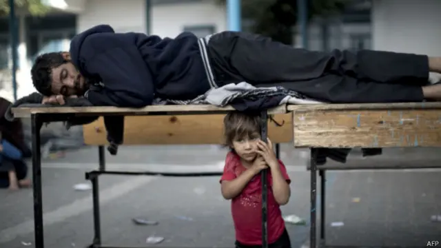 Спящий палестинец и ребенок