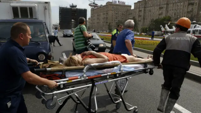 Из-за аварии в московской подземке ограничено движение транспорта в Москве.