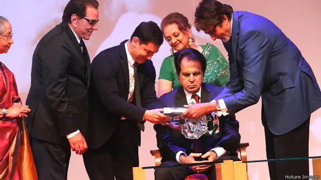 دھرمیند کہتے ہیں کہ انھیں دلیپ کمار سے بے پناہ عقیدت ہے