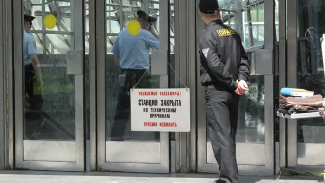 Станции "Славянский бульвар" и "Парк Победы" из-за аварии закрыты на вход.