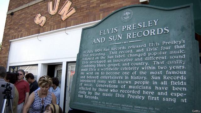 Мемориальная доска на здании Sun Records
