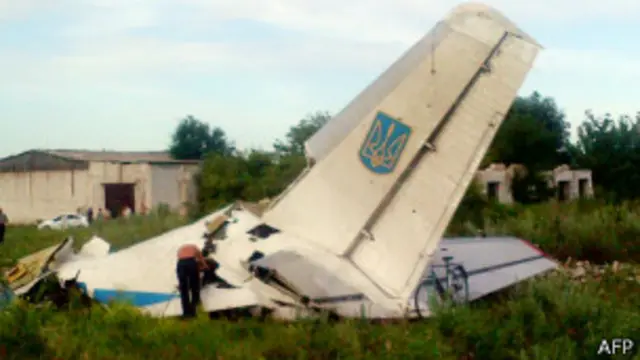 Обломки сбитого самолета