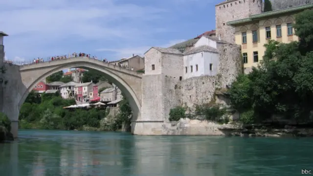 Мостар – столиця Герцеговини. Символом цього міста є старий османський міст на річці Неретві з 16 століття