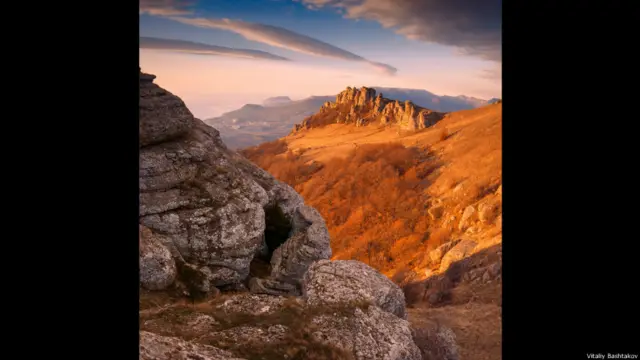 لومړۍ جایزه: د ډېمرجی هسکه څوکه، د کریمیا ډیمرجی کې د یائلا ملي پارک یوه ننداره