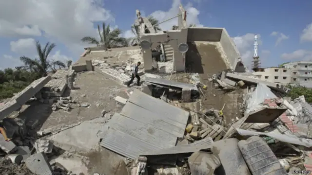 غزہ کی وزارت صحت کے مطابق گذشتہ چودہ دنوں کے اسرائیلی حملوں میں مارے جانے والے فلسطینیوں کی تعداد 500 سے تجاوز کر گئی ہے جن میں اکثریت عام شہریوں کی ہے