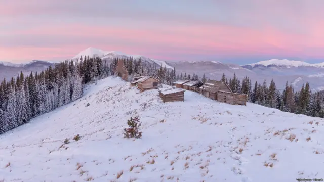 څلورمه جایزه: کارپیتهین ملي پارک کې د ژمۍ مهال یوانځور 