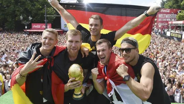 لویه هیله مې جرمني ته د هغې بریا راوړل و، چې له ۱۹۹۶ وروسته موږ ورنه بې برخې یو. باستین شوانستایګر 