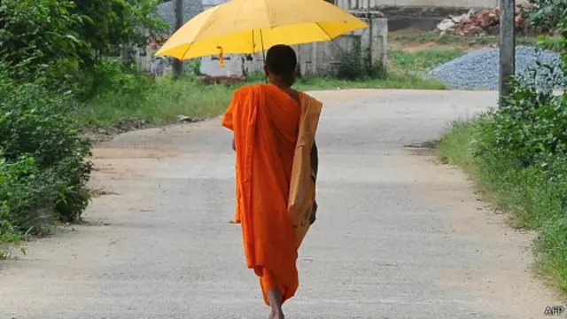 1972 ව්‍යවස්ථාව මගින් බුදු දහම රාජ්‍ය ආගම බවට පත් කෙරිණ