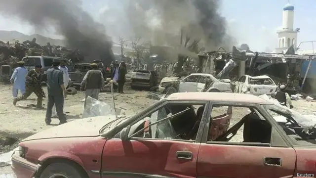 د چاودنې سیمه کې د مارکیټ سربېره، جومات او مدرسه هم دي چې ځايي خلک وايي زيان ور اووښتی