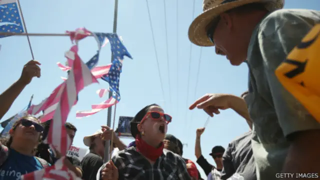 Protestos em Murrieta (Getty)