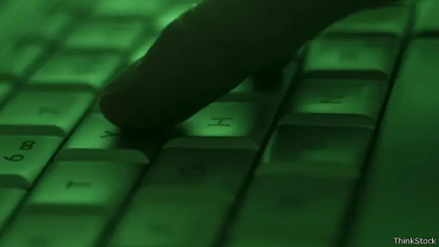 Dedo no teclado (ThinkStock)