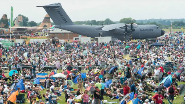 اس سے قبل 12 جولائی کو بھی ایک ایئر ٹیٹو شو منعقد کیا گیا تھا جس کے لیے بڑی تعداد میں شائقین نے حصہ لیا تھا۔