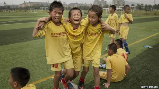 批评人士质疑，精英足球学校真能让中国足球脱胎换骨？