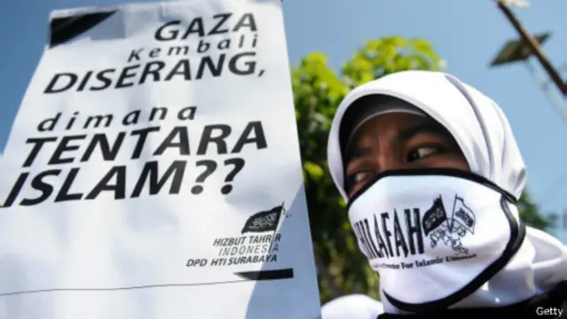 Sebagian penentang aksi militer Israel di Gaza mengkaitkannya dengan isu agama.