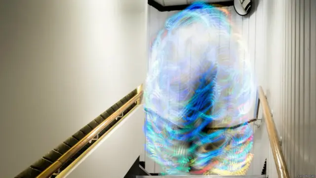 Estudante fotografou as formas e cores das redes sem fio que nos rodeiam diariamente