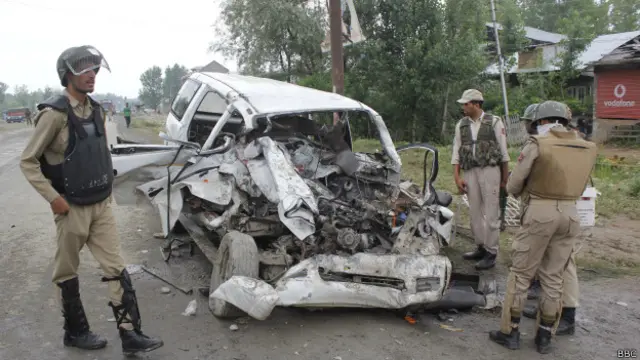 کشمیریوں نے اس حادثے کے خلاف جمعرات کو ہڑتال اور جمعے کو احتجاجی مظاہروں کی اپیل کی ہے