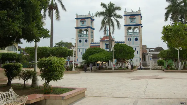 Plaza principal e Tres Valles