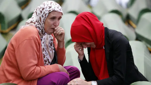 Сребреницада уч кун ичида 13 ёшдан 77 ёшгача босниялик 8000 мусулмон эркак ва болалар қатл этилган.