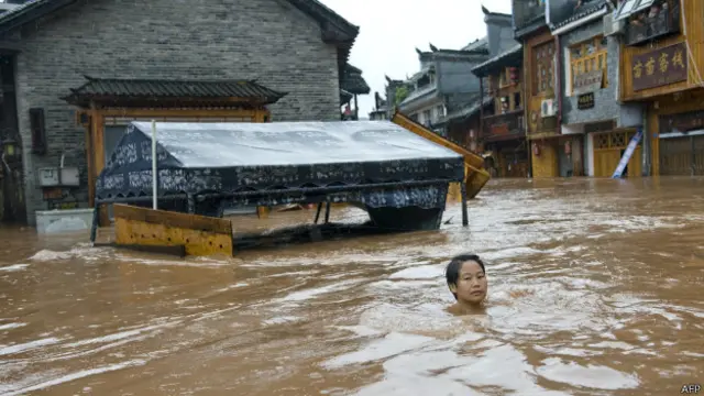 चीन के हुनान प्रांत में आई बाढ़