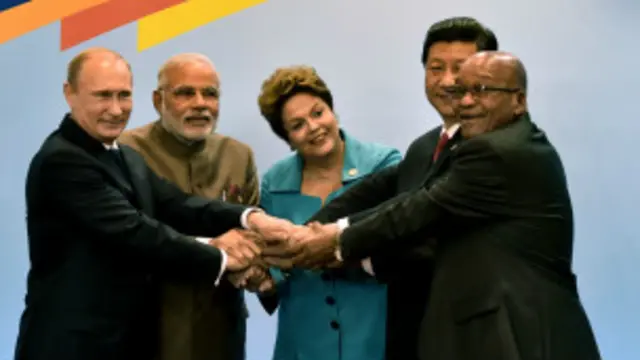 ब्रिक्स नेताओं के साथ नरेंद्र मोदी.