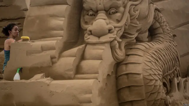 Pameran seni patung pasir