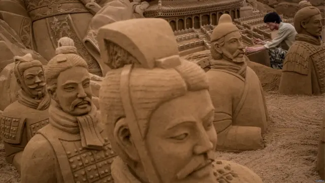 Pameran seni patung pasir