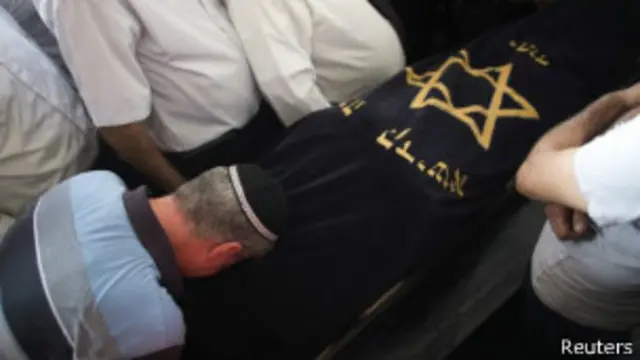 صدها راکت پرتاب‌شده به اسرائیل، جان یک اسرائیلی را گرفته است که طبق برخی گزارش‌ها، داشت برای ارتش مواد غذایی می‌برد