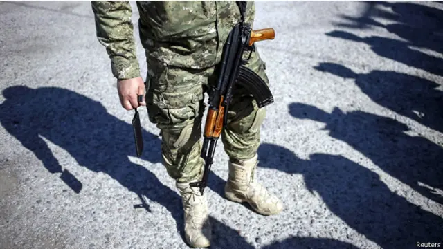 يتهم الغرب روسيا بدعم الانفصاليين في اوكرانيا