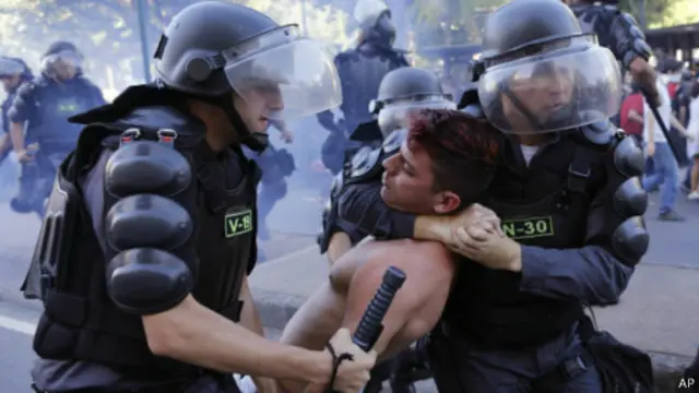 Protestos no Rio no dia da final da Copa (AP)