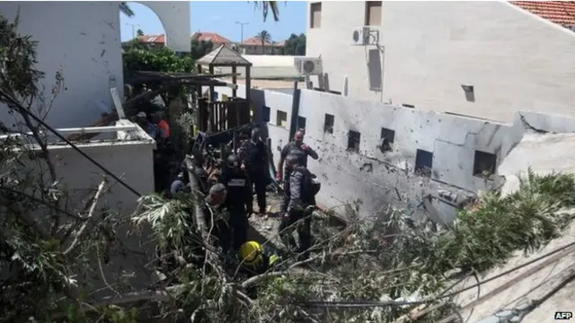 Hiện trường một ngôi nhà bị trúng hỏa tiễn của Hamas ở thành phố Ashkelon