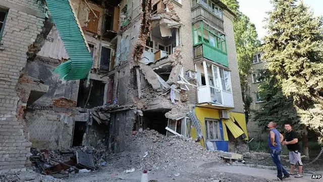 Destrucción en Snezhnoye, a 80 kilómetros al este de Donetsk