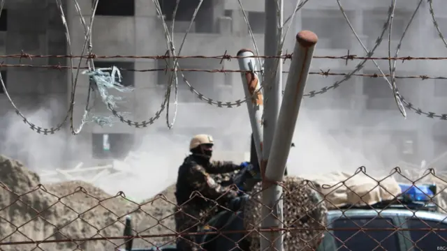 تبادل آتش میان مهاجمان و نیروهای امنیتی حدود پنج ساعت ادامه داشت.