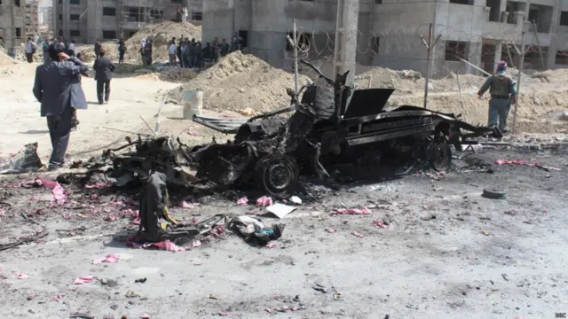 گروهی از مهاجمان مسلح صبح پنجشنبه به فرودگاه کابل حمله کردند.