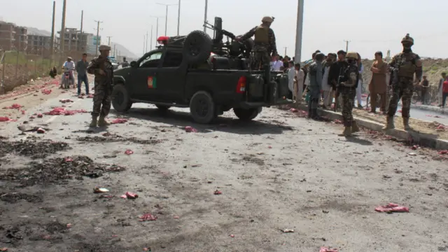 تصاویر نشان می‌دهد که این خودرو مملو از دستمال توالت بوده است.