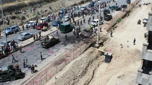 گفته می‌شود در این رویداد تنها یک پلیس زخمی شده است.