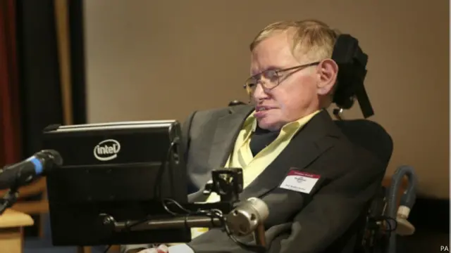 پروفیسر اسٹیفن ہاکنگ خود بھی مصنوعی ذہانت کے ذریعے چلنے والی ایک مشین استعمال کرتے ہیں