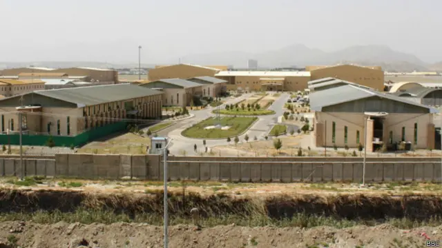 Місцева влада заявляє, що повністю контролює територію аеропорту в Кабулі