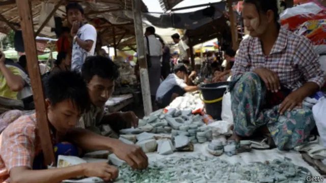 Puesto de jade en el mercado de Mandalay.