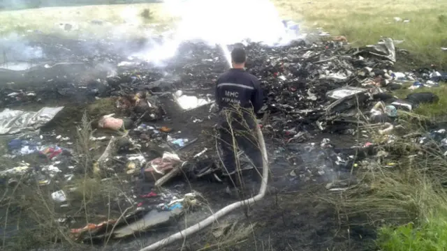 समाचार एजेंसी एपी ने खबर दी है कि ये विमान ग्राबोवो गांव के पास गिरा है जो फिलहाल रूस समर्थक विद्रोहियों के नियंत्रण वाले इलाके में पड़ता है.