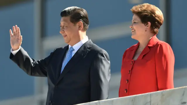 Xi Jinping e DIlma Rousseff em Brasília (foto: AFP)