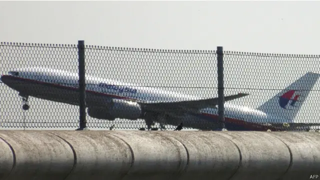 الطائرة المنكوبة لحظة اقلاعها من مطار سكيفول بامستردام ظهر الخميس