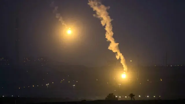 ډاکټران وايي، د غزې پر ختیځ د اسرائیلو بمبارۍ ۱۵ کسان وژلي