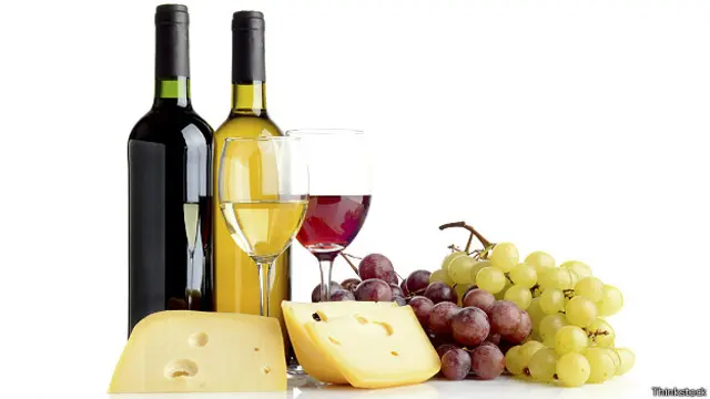 Queso, uvas y vino