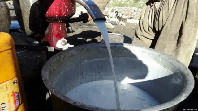 په دې لوښي کې له شیدو او شوملې بیلیږي.