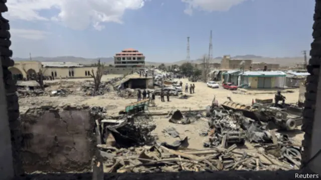 آقای کرزی گفته مسجد و بازار را می‌سازد و به مردم پول و زمین کمک‌ می‌کند